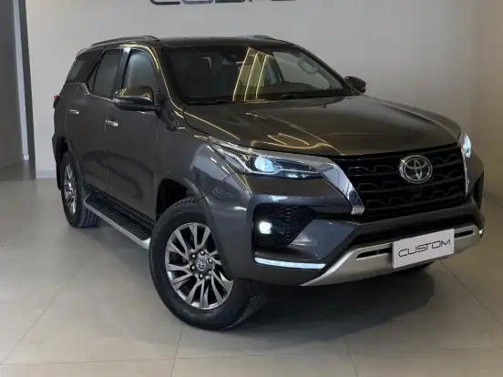 TOYOTA-HILUX SW4-2.8 D-4D TURBO DIESEL SRX 7L 4X4 AUTOMÁTICO TOYOTA-HILUX SW4-2020