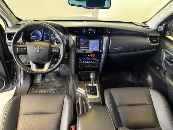 TOYOTA-HILUX SW4-2.8 D-4D TURBO DIESEL SRX 7L 4X4 AUTOMÁTICO TOYOTA-HILUX SW4-2020