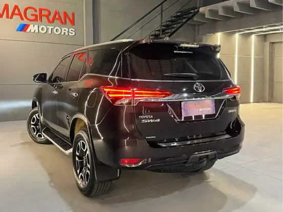 TOYOTA-HILUX SW4-2.8 SRX DIAMOND 4X4 7 LUGARES 16V TURBO INTERCOOLER DIESEL 4P AUTOMÁTICO TOYOTA-HILUX SW4-2018