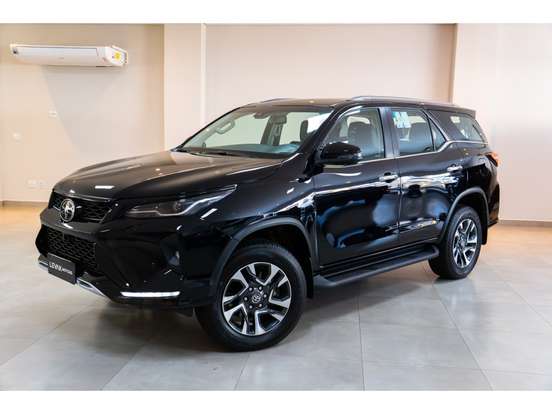 TOYOTA-HILUX SW4-2025