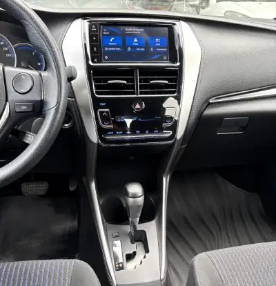 TOYOTA-YARIS-2020