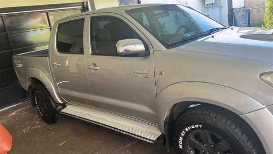 TOYOTA-HILUX-2010