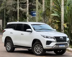 TOYOTA HILUX SW4 2.8 D-4D TURBO DIESEL SRX 7L 4X4 AUTOMÁTICO TOYOTA HILUX SW4 2.8 D-4D TURBO DIESEL SRX 7L 4X4 AUTOMÁTICO