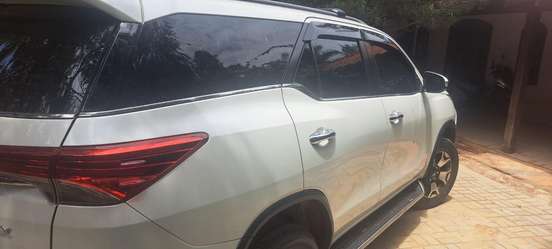 TOYOTA-HILUX SW4-2016