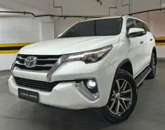 TOYOTA HILUX SW4 2.8 SRX 4X4 7 LUGARES 16V TURBO INTERCOOLER DIESEL 4P AUTOMÁTICO TOYOTA HILUX SW4 2.8 SRX 4X4 7 LUGARES 16V TURBO INTERCOOLER DIESEL 4P AUTOMÁTICO