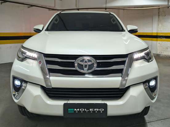 TOYOTA-HILUX SW4-2.8 SRX 4X4 7 LUGARES 16V TURBO INTERCOOLER DIESEL 4P AUTOMÁTICO TOYOTA-HILUX SW4-2018