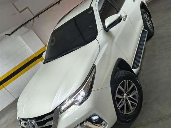 TOYOTA-HILUX SW4-2.8 SRX 4X4 7 LUGARES 16V TURBO INTERCOOLER DIESEL 4P AUTOMÁTICO TOYOTA-HILUX SW4-2018