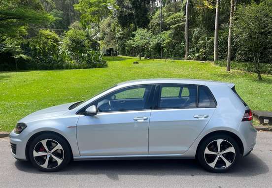 VOLKSWAGEN-GOLF-2014