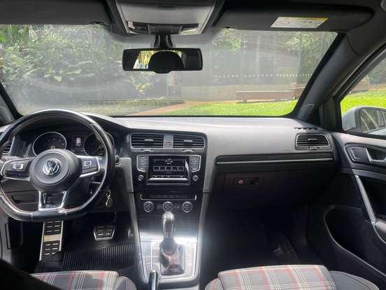 VOLKSWAGEN-GOLF-2014