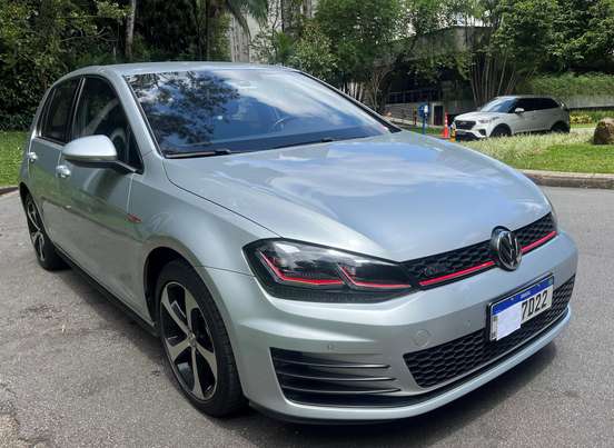 VOLKSWAGEN-GOLF-2014