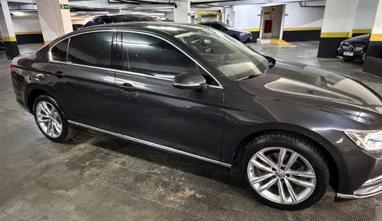 VOLKSWAGEN-PASSAT-2018