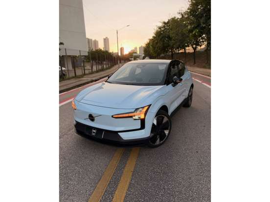 VOLVO-EX30-2024