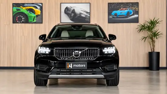 VOLVO-XC40-2021