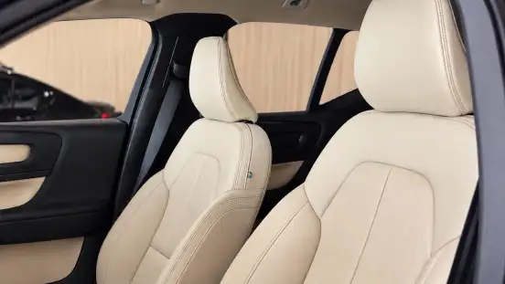VOLVO-XC40-2021