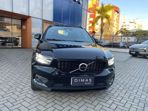 VOLVO-XC40-2018