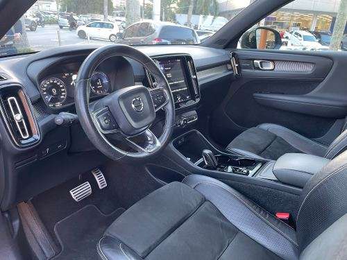 VOLVO-XC40-2018