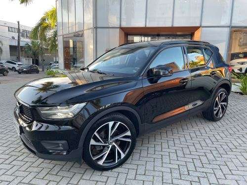 VOLVO-XC40-2018