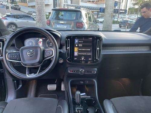 VOLVO-XC40-2018