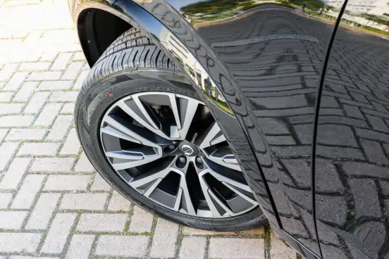 VOLVO-XC90-2020