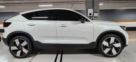 VOLVO-C40-2023