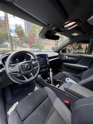 VOLVO-C40-2023
