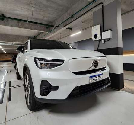 VOLVO-C40-2023