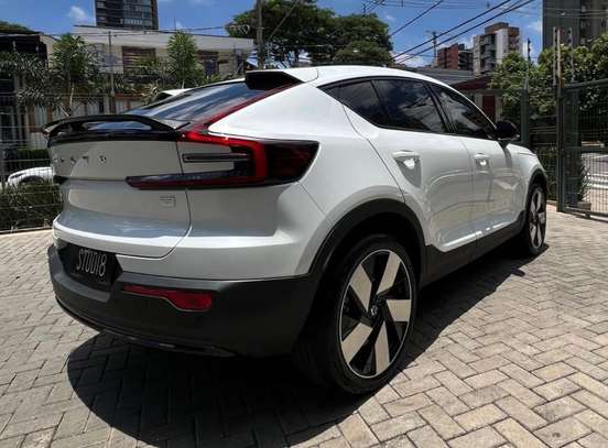 VOLVO-C40-2023
