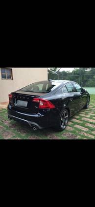 VOLVO S60 2.0 T5 R DESIGN 16V TURBO GASOLINA 4P AUTOMÁTICO