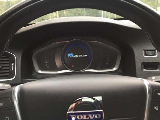 VOLVO-S60-2.0 T5 R DESIGN 16V TURBO GASOLINA 4P AUTOMÁTICO VOLVO-S60-2013