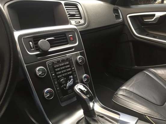 VOLVO-S60-2.0 T5 R DESIGN 16V TURBO GASOLINA 4P AUTOMÁTICO VOLVO-S60-2013