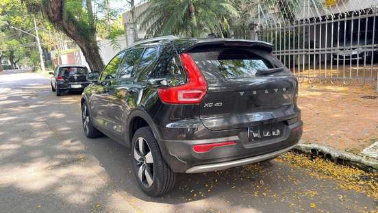 VOLVO-XC40-2018