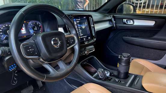 VOLVO-XC40-2.0 T5 GASOLINA MOMENTUM AWD GEARTRONIC VOLVO-XC40-2018