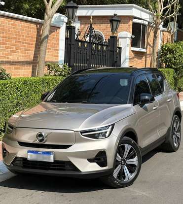 VOLVO-XC40-2022