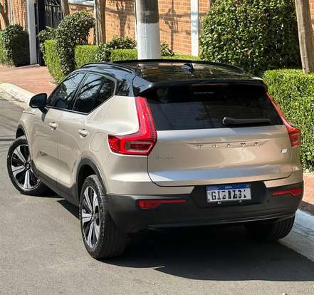 VOLVO-XC40-2022