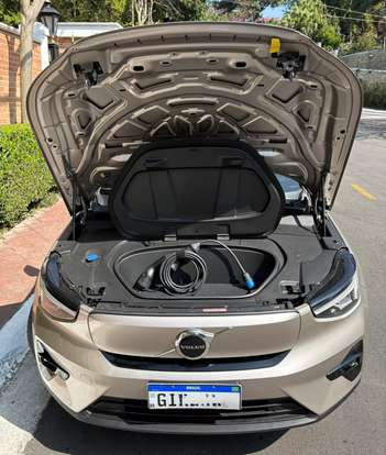 VOLVO-XC40-2022