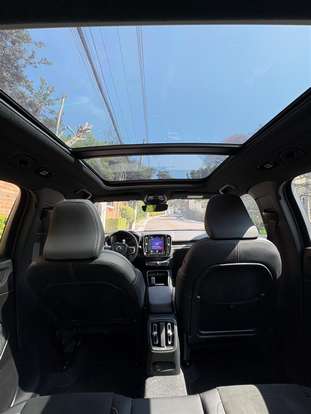 VOLVO-XC40-2022