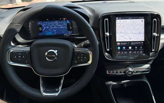 VOLVO-XC40-2022