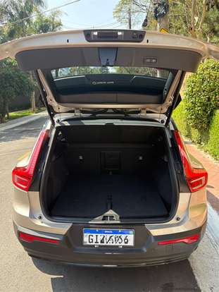 VOLVO-XC40-2022