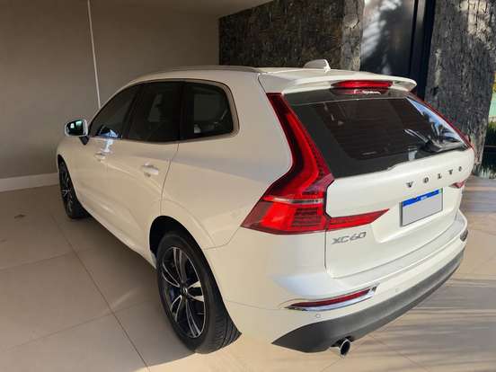 VOLVO-XC60-2.0 T5 GASOLINA MOMENTUM AWD GEARTRONIC VOLVO-XC60-2019