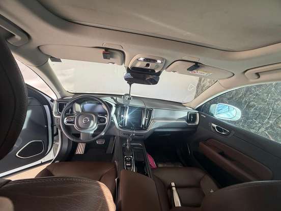 VOLVO-XC60-2.0 T5 GASOLINA MOMENTUM AWD GEARTRONIC VOLVO-XC60-2019