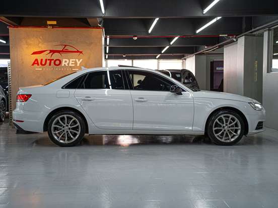 AUDI-A4-2017