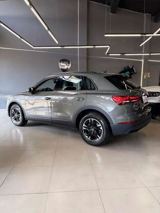 AUDI-Q3-2021