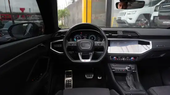 AUDI-Q3-2023