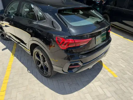 AUDI-Q3-2022