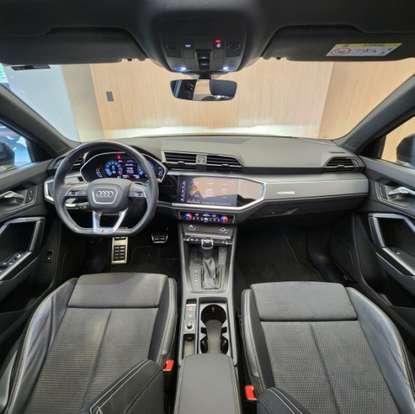 AUDI-Q3-2023