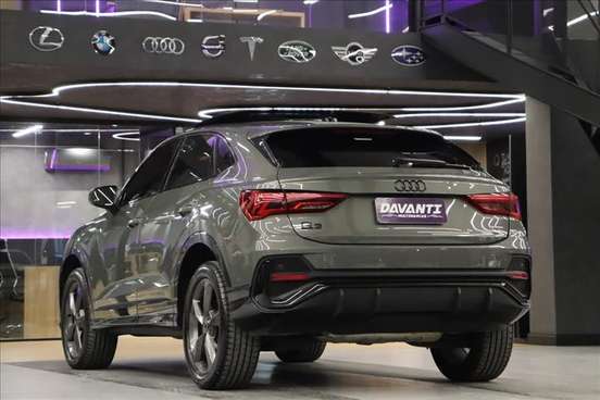 AUDI-Q3-2022