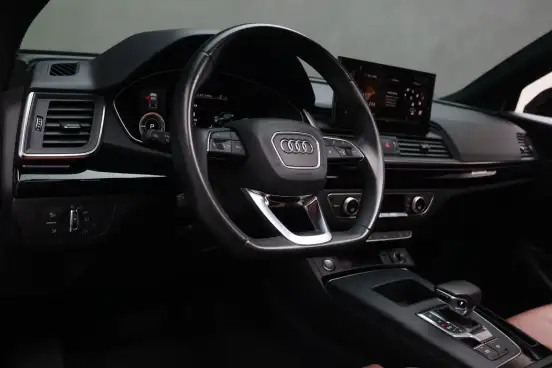 AUDI-Q5-2022