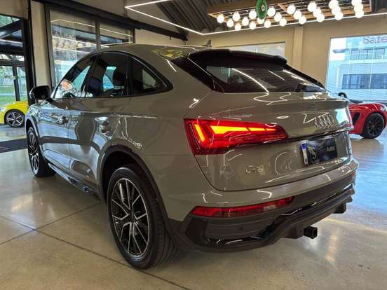AUDI-Q5-2021