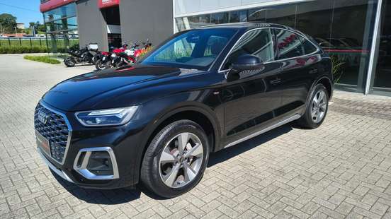 AUDI-Q5-2022