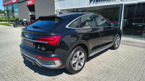 AUDI-Q5-2022